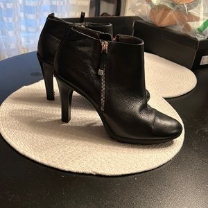 Tahari leather ankle bootie size 9.5